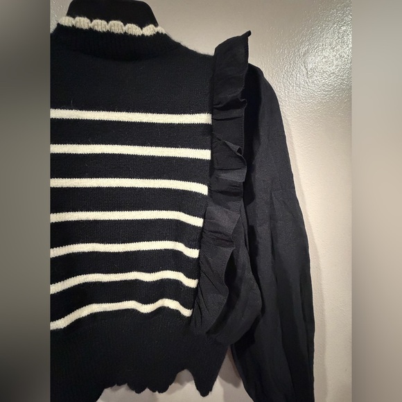 Black and White Striped Women's Sweater (Great condition) - Picture 7 of 9